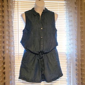 Old navy shorts rompers. Size lg. Sleeveless. Lightweight denim